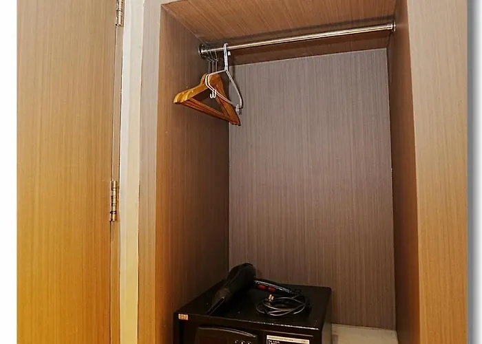 Pristine 1 Hotel 2*