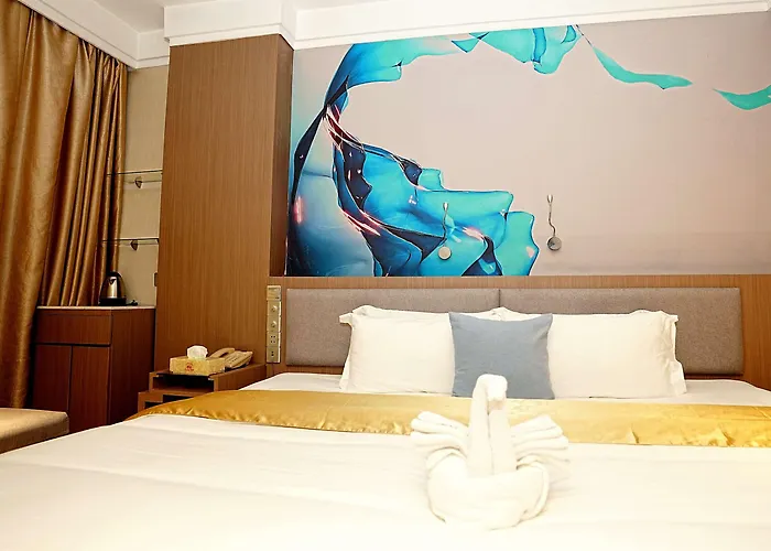 Pristine 1 Hotel 2*
